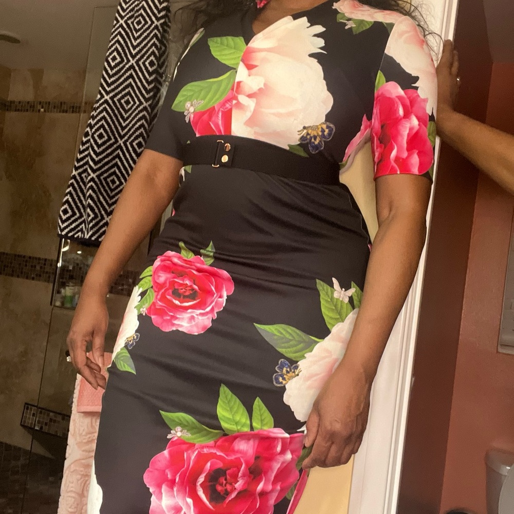 Ted baker  size 3 in ted baker sizing. Beautiful in excellent condition